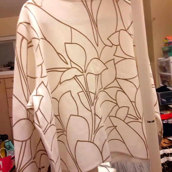 Fancy Knit Cream Geometric Patterned Cardigan w/Beading arnd the edges n sleeves - Picture 2 of 6